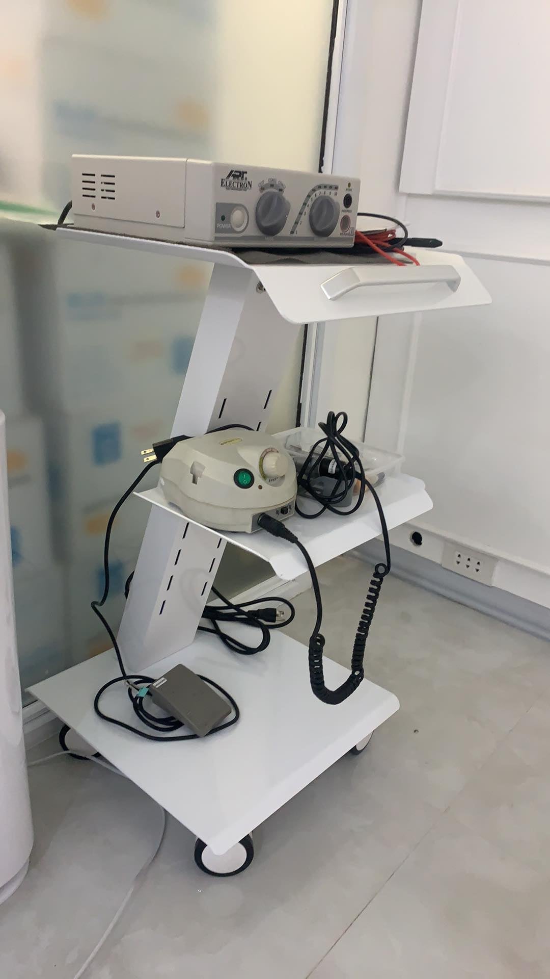 Dental Trolley 220v Power Outlet