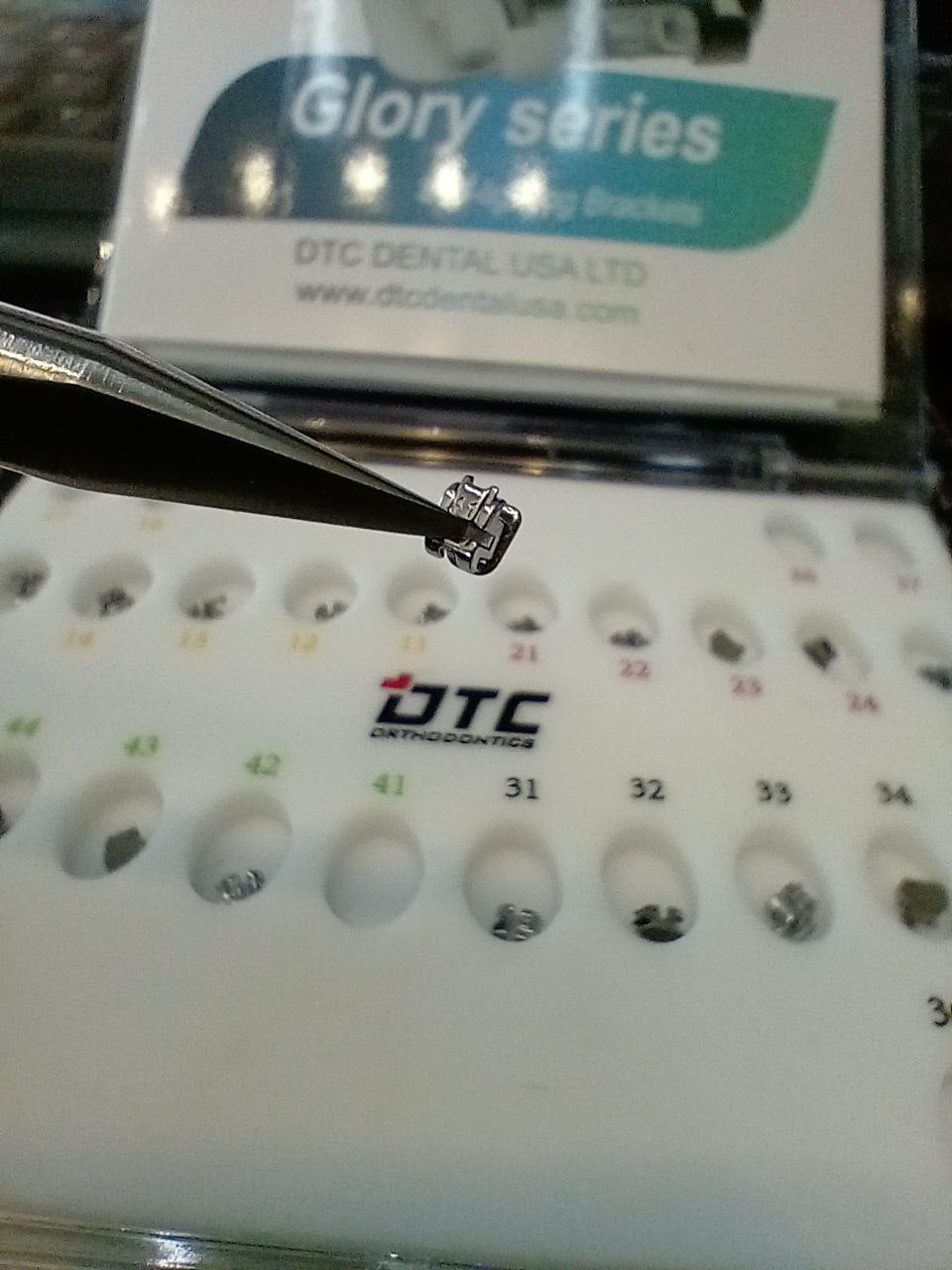 DTC Ortho Self-Ligating Brackets with Opening Instrument